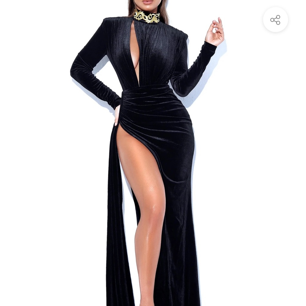 Miss Circle Zenaida Black Cutout high slit Velvet dress